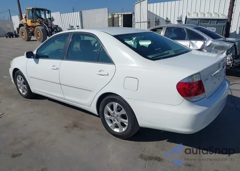 2005 Toyota Camry Xle V6 z USA, uszkodzony, nr VIN 4T1BF30K65U605453